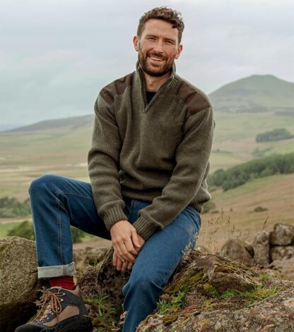 Hebrides Zip Neck vindtæt pullover, uldblanding, oliven - Hoggs of Fife